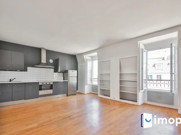 Paris 2 - Opéra : 47 m², dernier étage, lumineux