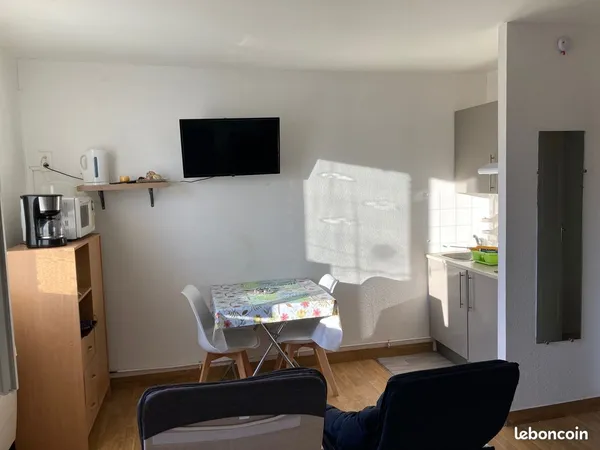Location à l'année studio meublé 22m² avec parking