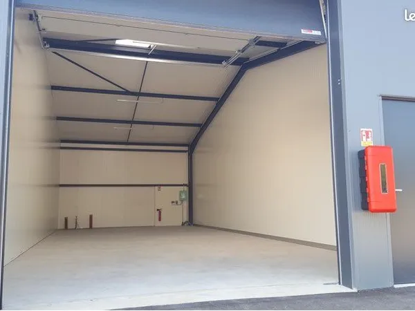 1 cellule de 87 m² à louer à Entrange
