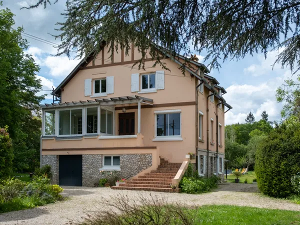 Vends maison 300m² 8 chambres piscine 10x5 chauffée 9000m² terrain