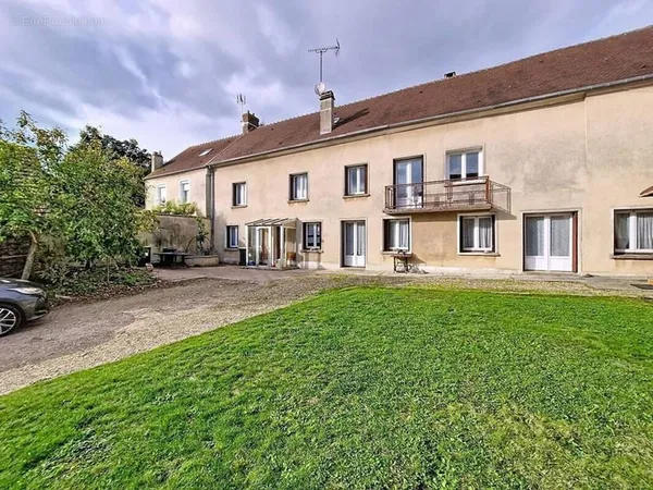 Maison 10 pièces 226 m²