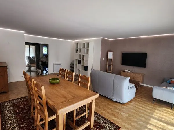 Colocation Appart 93 m² en plein centre JAUDE, 3 chambres, baignoire et douche, WC indépendant, au 2