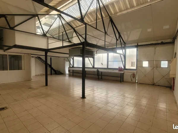 Local d'activités / Entrepôt, 155 m²