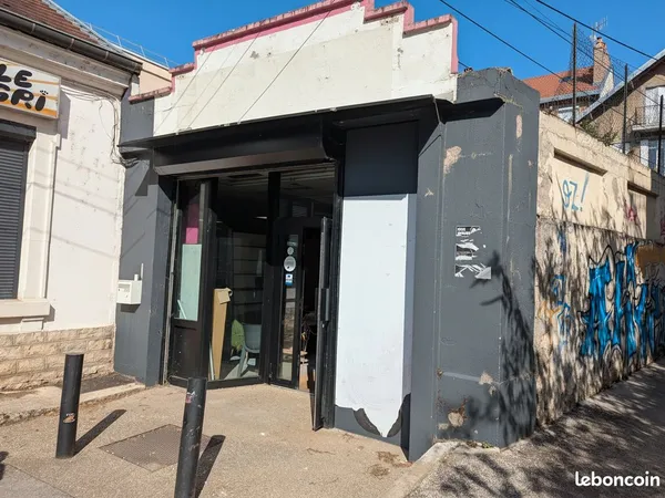 Local 396 m² BESANCON