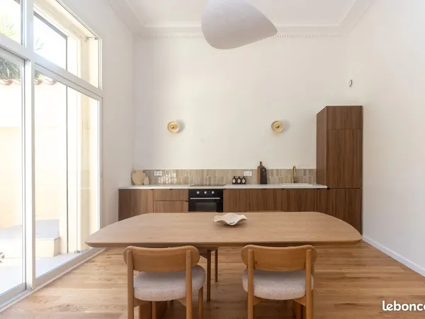 T4 121m² + cour privative - Ancien Hôtel Particulier 1855 - Parc Longchamp