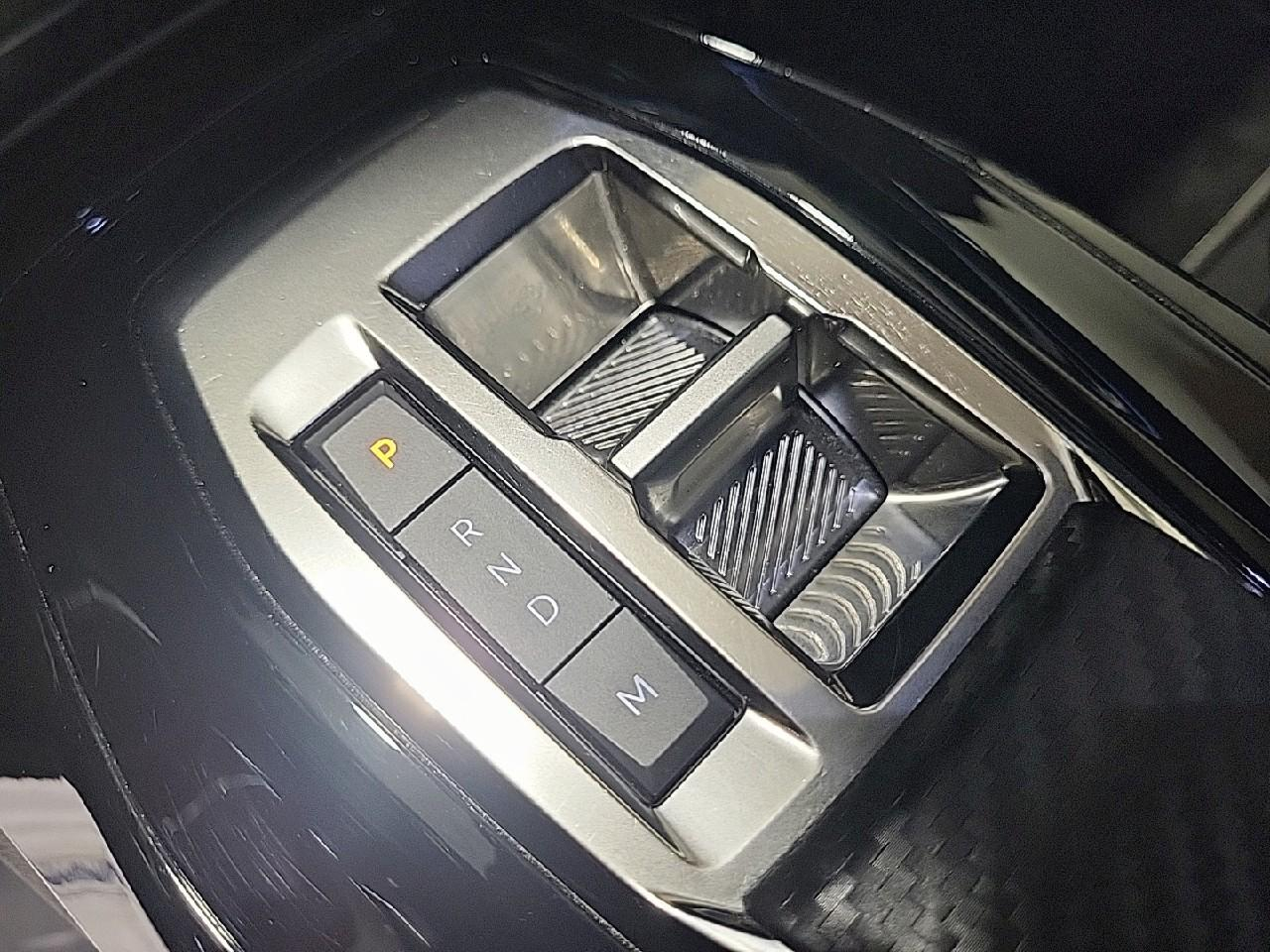 Peugeot 2008 puretech 130 s&s eat8 gt — photo 17