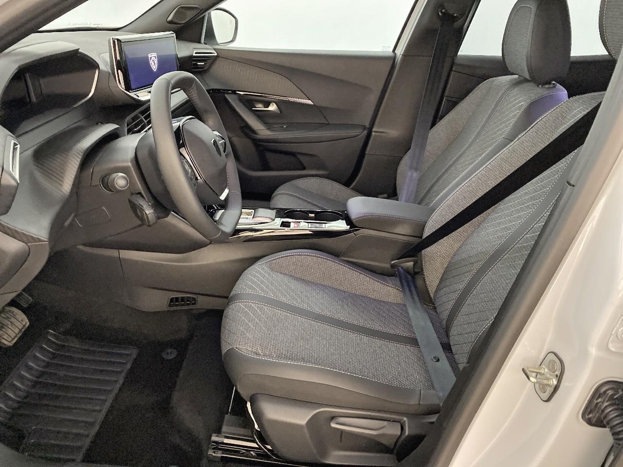 Peugeot 2008 hybrid 145 ch e-dcs6 allure — photo 9