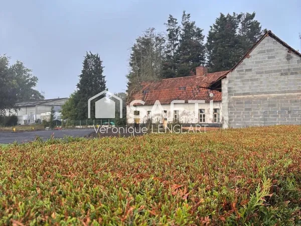 Fermette en L à rénover en centre village