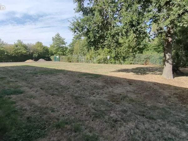 Location terrain nu professionnel