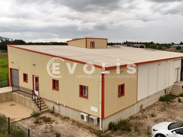 LOCAUX DE PRODUCTION ALIMENTAIRE - 340 m² non divisibles