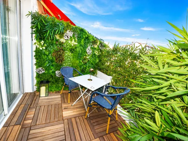 STUDIO AVEC TERRASSE/MUSICIENS