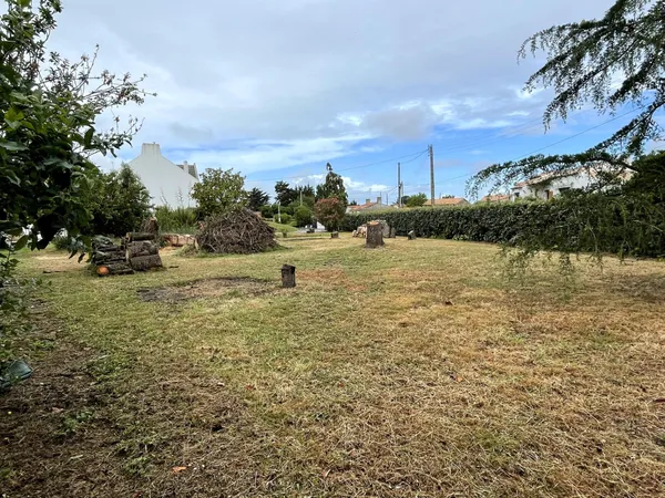 Terrain à batir de 658m²