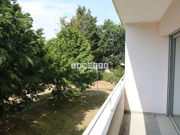 Appartement Vannes 2 pièce(s) 45 m2 - Balcon - Ascenseur - Cave - Parking // Proche centre ville // 