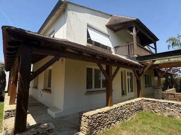 Maison 7 pièces 220 m²