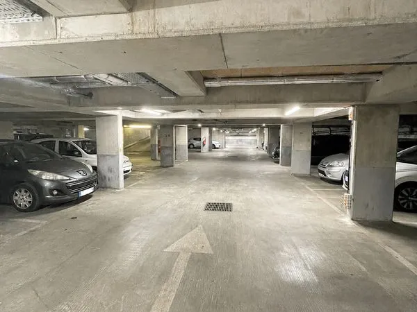 Place de parking sécurisée en sous-sol - La Courneuve - Proche transports