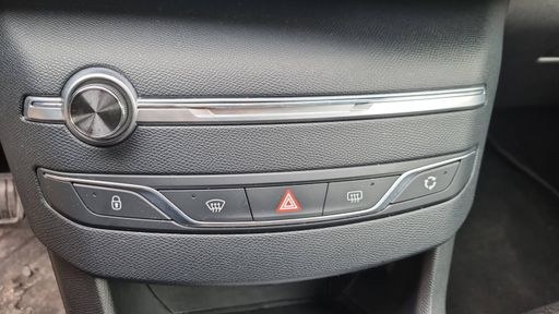 Peugeot 308 1.2 PureTech 110 - Allure – 2018 – 112497 km – Essence – Boîte Manuelle — photo 6