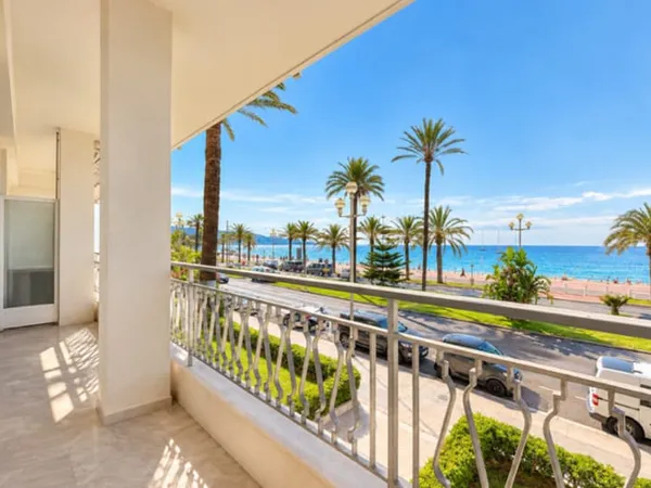 NICE - PROMENADE DES ANGLAIS - RESIDENCE DE STANDING avec jardins - 3/4 PIECES - 97m² - TRAVERSANT -