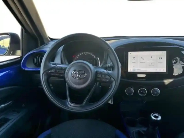 Toyota Aygo x 1.0 vvt-i 72ch design — photo 12