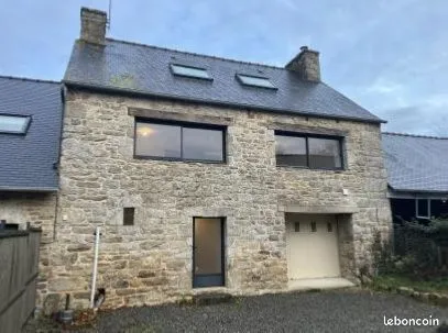 Maison en pierre rénovée 3 pièces avec garage - Plouisy (Expo Sud / Calme)