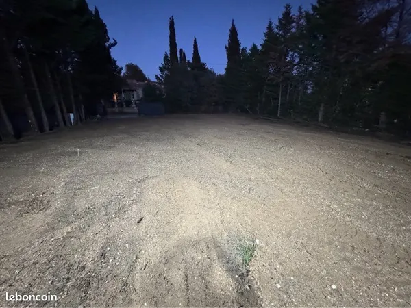 Loue terrain eau électricité 1000m2