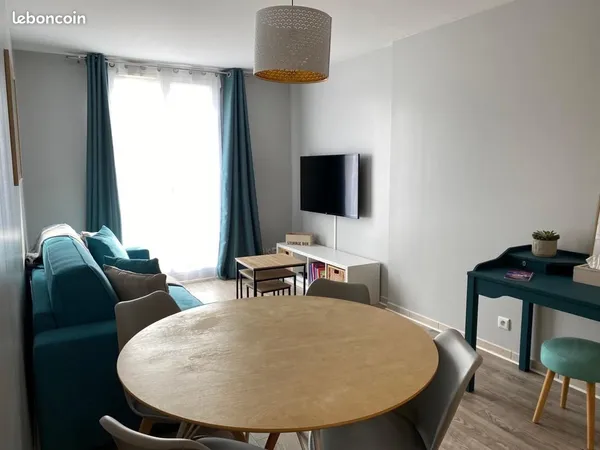Appartement T2 meublé 42 m² + terrasse 21 m² plein sud - Chessy (77)