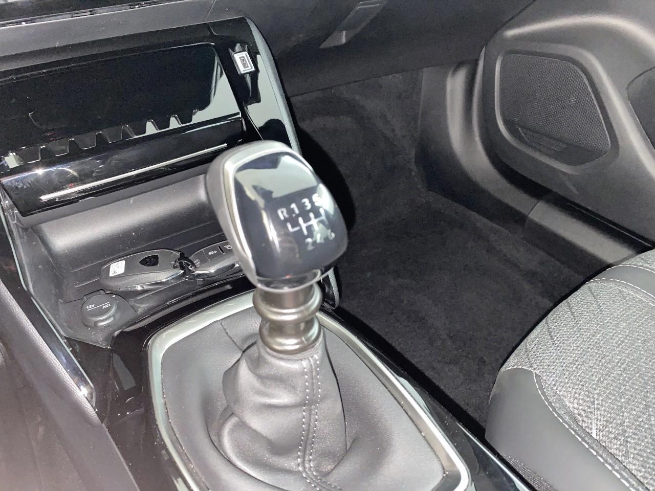 Peugeot 2008 turbo 100 ch bvm6 allure — photo 15