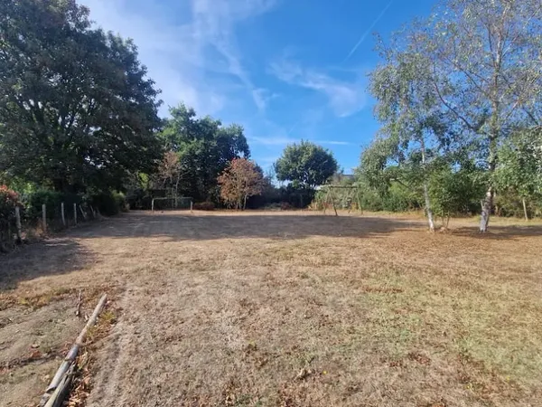 Terrain 700 m²