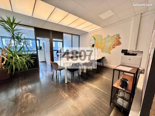 Local d'activité 173 m²