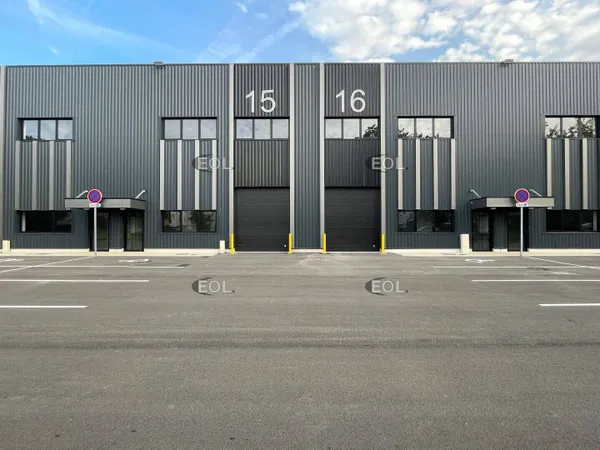 Local d'activité 268 m²