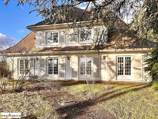 Maison 10 pièces 221 m²