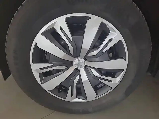 Peugeot 2008 puretech 100 s&amp;s bvm6 — photo 13