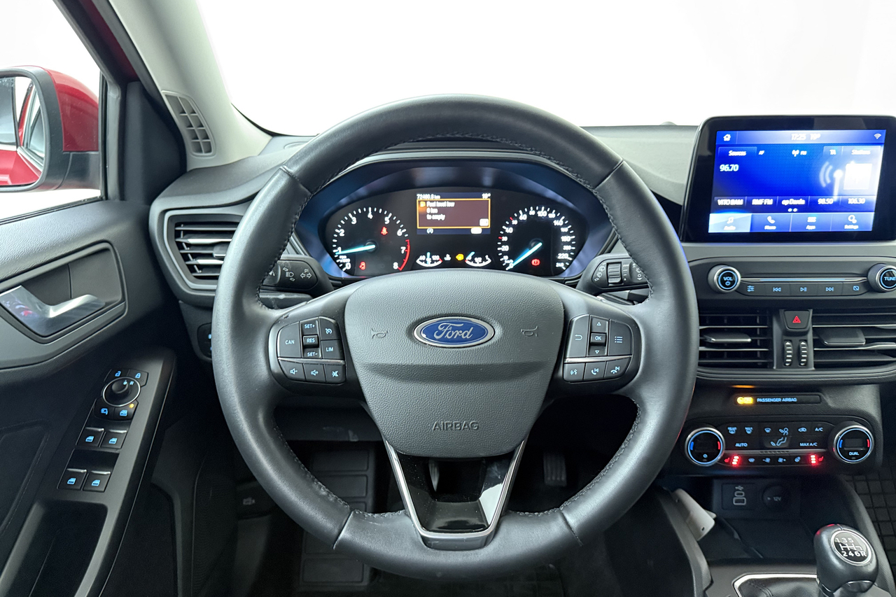 Ford Focus SW — photo 10