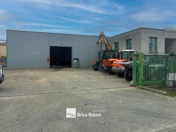 Local d'activité 518 m²