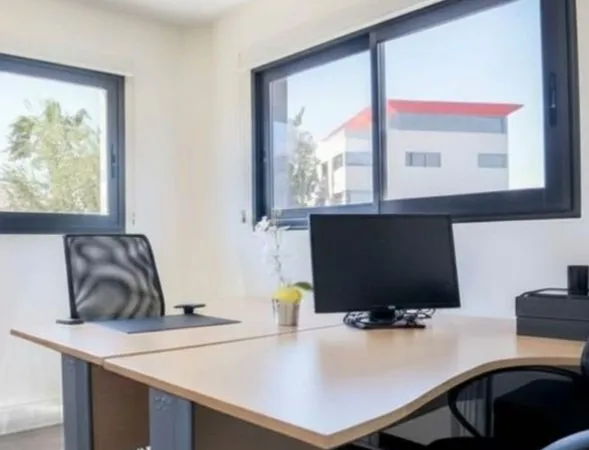 Bureau à louer - Poste de travail à Poissy