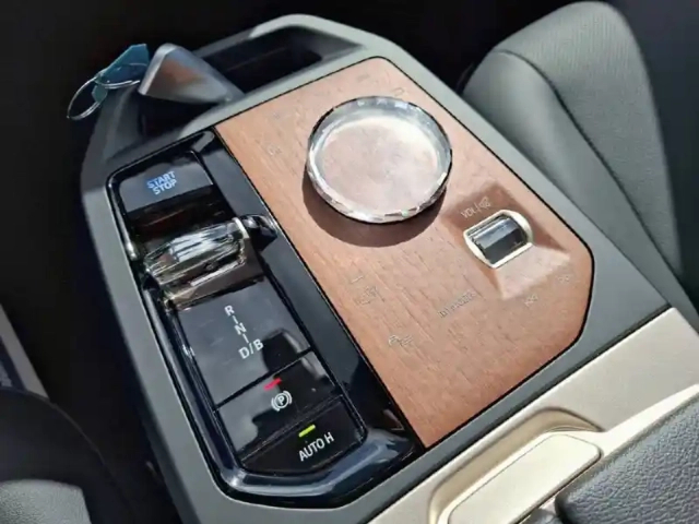 Bmw Ix xdrive50 523ch — photo 12