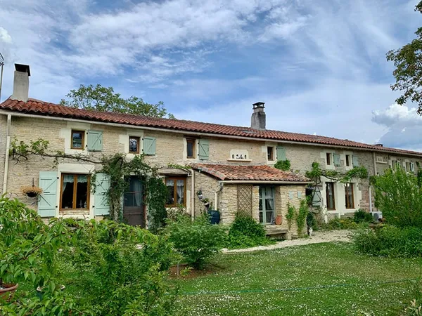 CHARENTE - Proche VERTEUIL-SUR-CHARENTE - Maison et maison d'amis - 13 Pièces