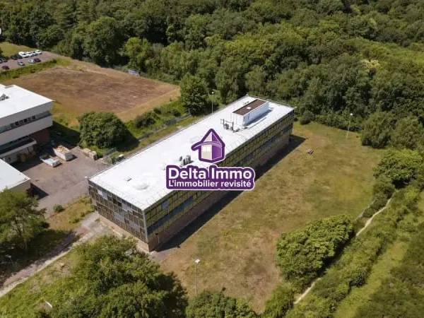 Commerce 2 577 m² à vendre à Val-De-Reuil (27100)
