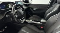 Peugeot 208 e-208 136ch GT — photo 12