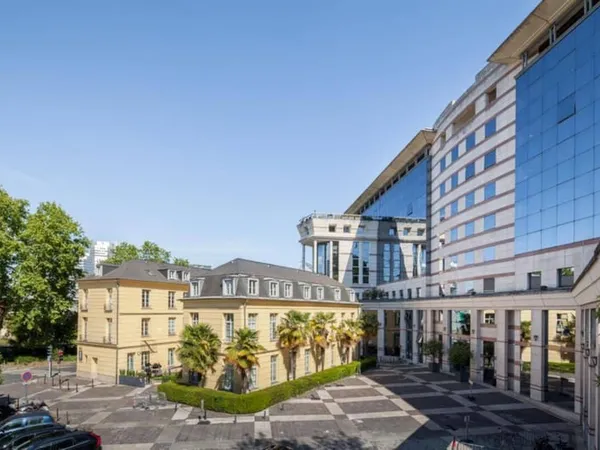 Bureaux 7493 m²