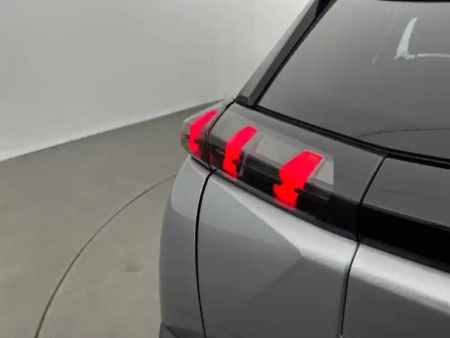 Peugeot 2008 puretech 130 s&amp;s eat8 — photo 17