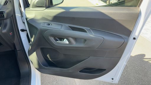 Citroen Berlingo Fourgon XL 1.5 BlueHDi 130 EAT8 - Van – 2025 – 27389 km – Diesel – Boîte Automatique — photo 28