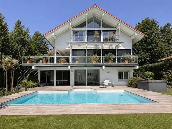 Maison familiale contemporaine au calme absolu