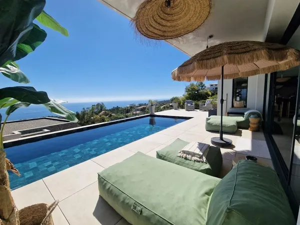Villa 5 pièces 300 m²