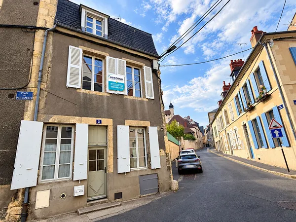 MAISON DE VILLE , NEVERS CENTRE-VILLE ,EXCLUSIVITÉ , ATYPIQUE , CHARME DE L'ANCIEN , TRIPLEX , PIERR