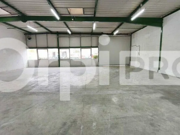 Local d'activité 650 m²