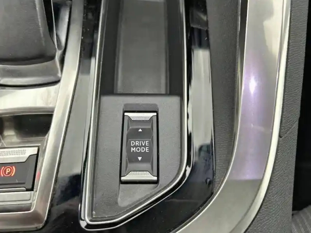 Peugeot 3008 hybrid 225 e-eat8 — photo 23