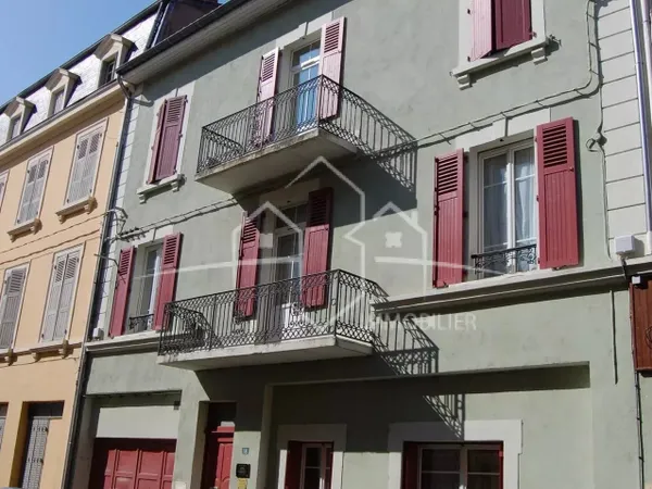 BEL APPARTEMENT ATYPIQUE SOUS COMBLES
