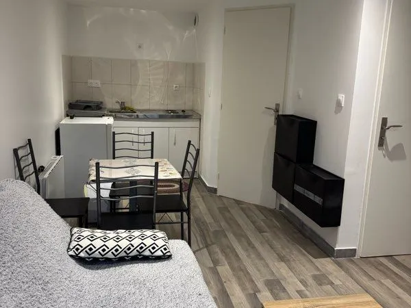 Studio neuf à franois meublée tous équipés