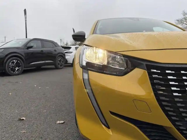 Peugeot 208 puretech 75 s&amp;s bvm5 active pack — photo 14