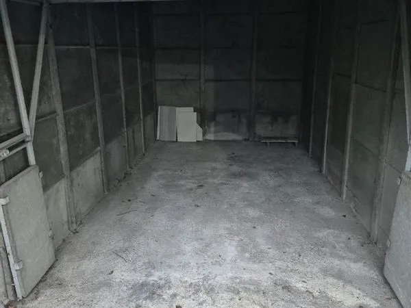 Garage / box tinqueux